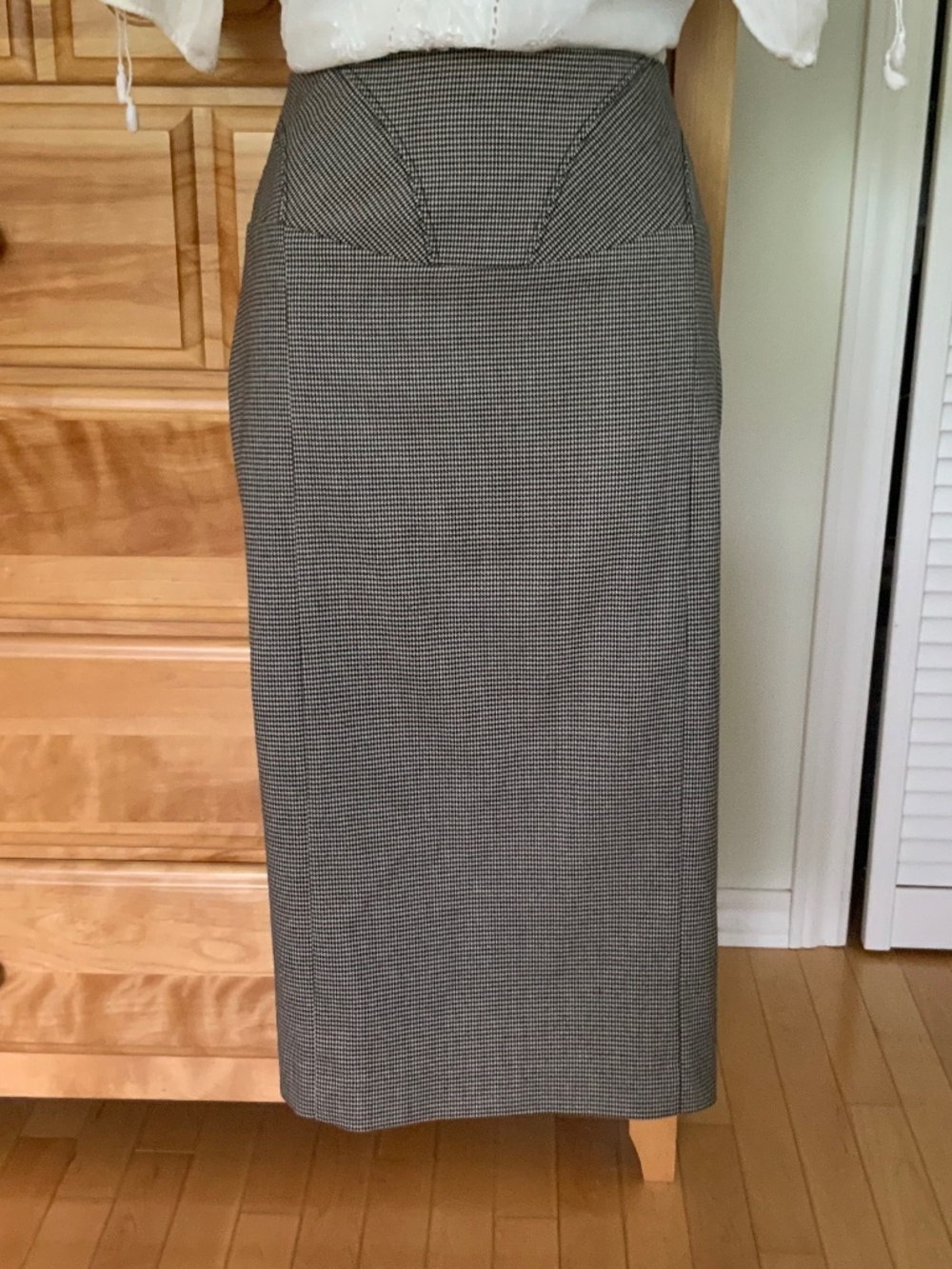 Pencil skirt with lining, checkered fabric, size 7/8